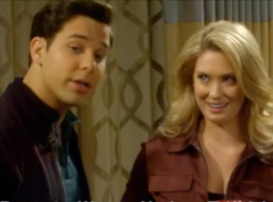 Exclusive Skylar Astin Sings Your Fave Song And We Re Swooning